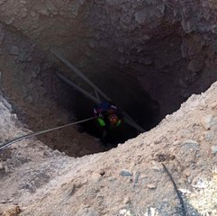 Kuyuya düşen yavru köpek kurtarıldı