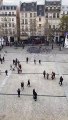 Un homme attire tous les pigeons de Paris à Chatelet