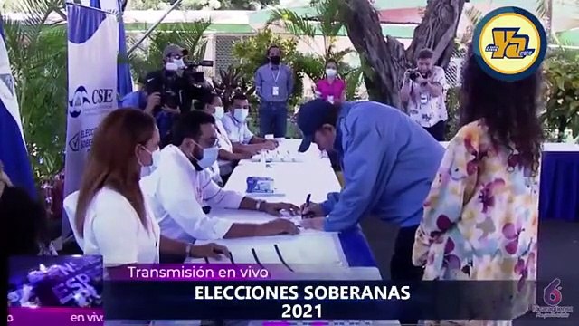 Presidente Daniel Ortega y Vicepresidenta Rosario Murillo ejercen su derecho al voto