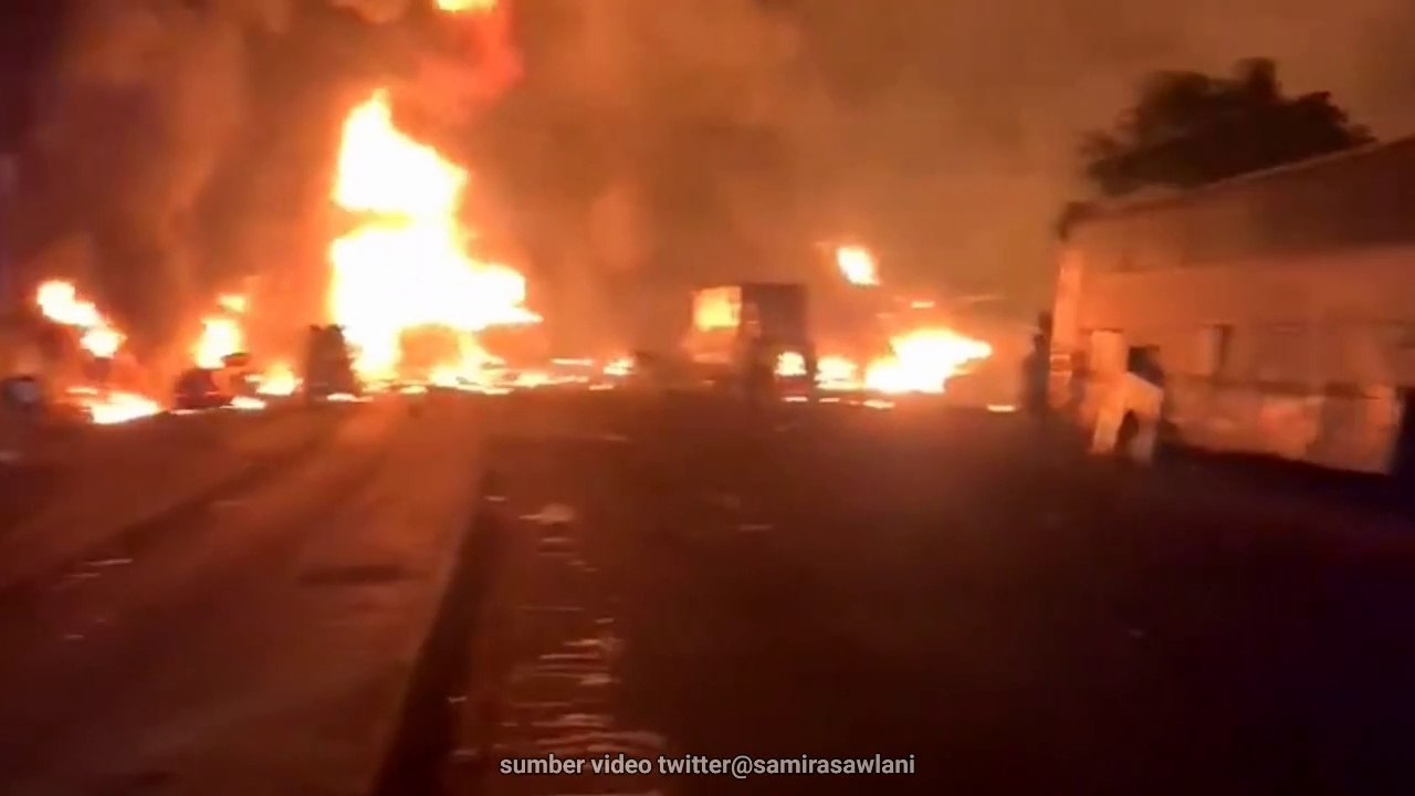 Truk BBM Terbakar dan Meledak