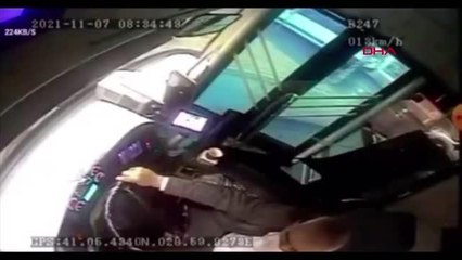 Son dakika haberi... KAĞITHANE'DE OTOBÜS ŞOFÖRÜNÜ ÖLÜMDEN CEBİNDEKİ RUHSAT KURTARDI