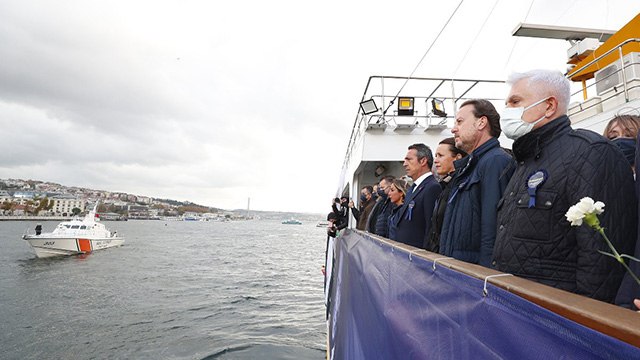 Fenerbahçe Kulübü, Atatürk’ü Dolmabahçe açıklarında andı