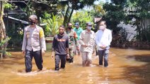 Peduli Korban Banjir, Kapolsek Muara Pawan Berikan Bansos ke Warga