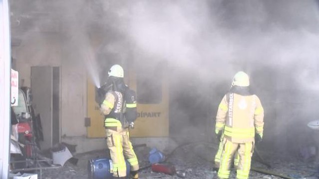 Son dakika! ZEYTİNBURNU'NDA BOYA ATÖLYESİNDE YANGIN