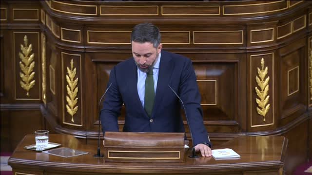 Abascal acusa a Sánchez de importar jóvenes africanos mientras los nuestros tienen que estar en sus casas