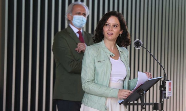 Ayuso ha dejado caducar más de 100.000 vacunas en las neveras