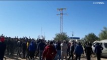 إضراب عام ومسيرة في بلدة عقارب التونسية إثر وفاة شاب في مظاهرة تندد بفتح مكب للنفايات