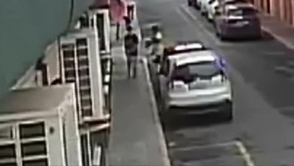 Dos agentes de la Guardia Civil salvan a un niño que se ahogaba con un caramelo en Huelva
