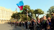 Karabağ zaferinin 1. yılında binlerce kişi Bakü'de yürüdü