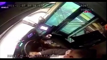 Bıçaklı saldırıya uğrayan şoförü cebindeki ruhsatı kurtardı