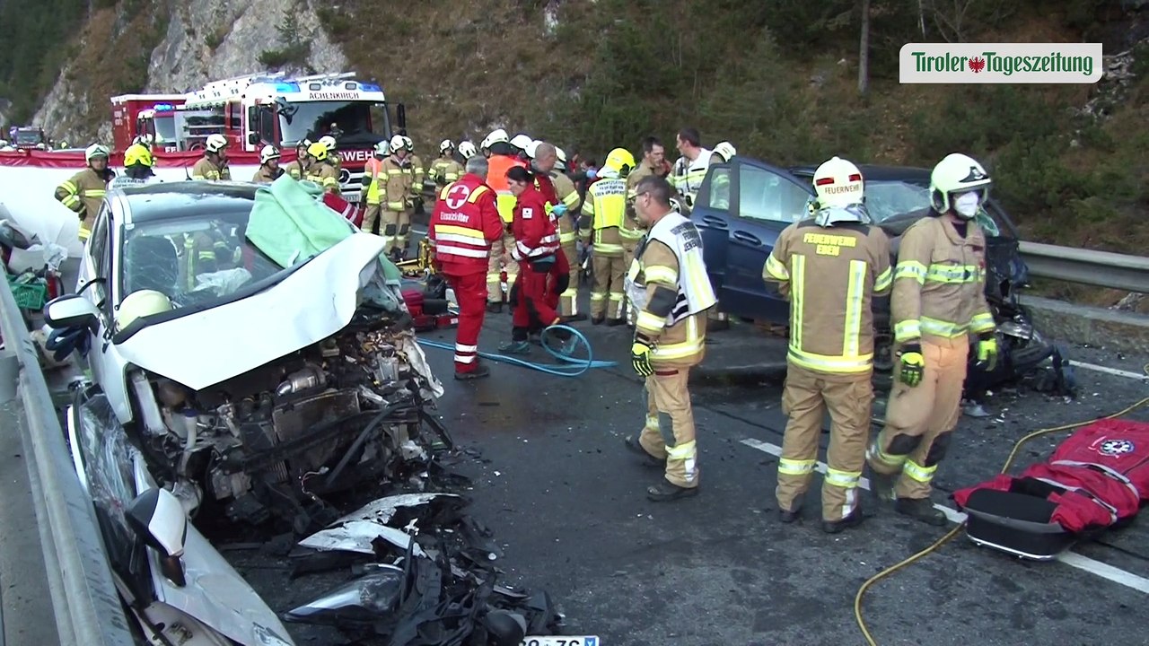 Drei Schwerverletzte bei Frontalunfall in Eben am Achensee