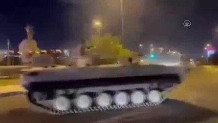 Iraklı asker zırhlı askeri araçla drift yaptı