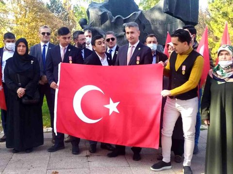 Şehit aileleri ve gazilerden İYİ Partili Türkkan'a tepki: Bebek katillerinin yanında olmuştur