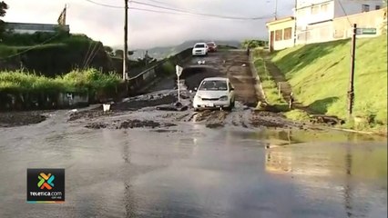 tn7-enorme-fuga-de-agua-afecta-transito-en-calle-morenos-081121