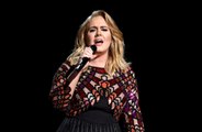 Adele rompe a llorar en su primer concierto en cuatro años