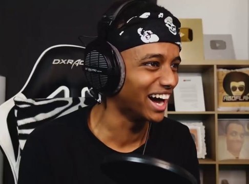 من هو اليوتيوبر أبو فلة الذي جمع مليون دولار من أجل اللاجئين؟