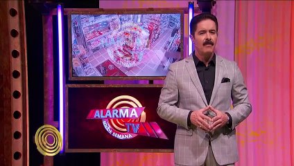 Sin Motivo Aparente Este Maldito Lanza Una Bomba Milotov A Una Tienda Con Los Trabajadores Dentro, Intentó Lanzar Otra Pero Lo Impidió Un Extraño