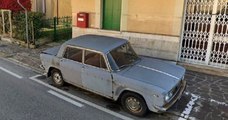 Italie : une voiture garée au même emplacement depuis 47 ans est devenue un monument de rue