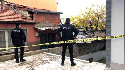 Isparta'da yanan ev kullanılmaz hale geldi