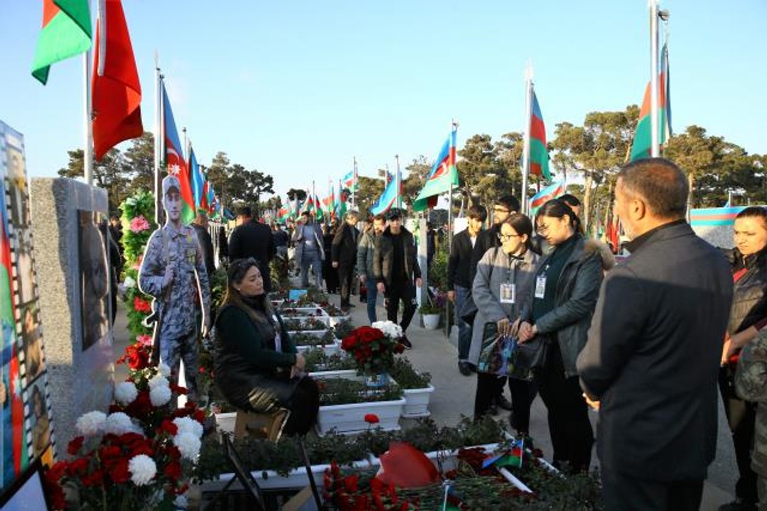 Son dakika gündem: Azerbaycan'ın Karabağ zaferinin 1. yılında şehitler unutulmadı