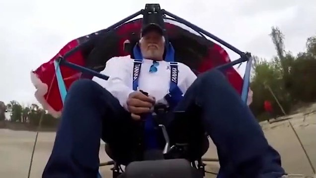 Un départ en parapente à moteur assez compliqué...