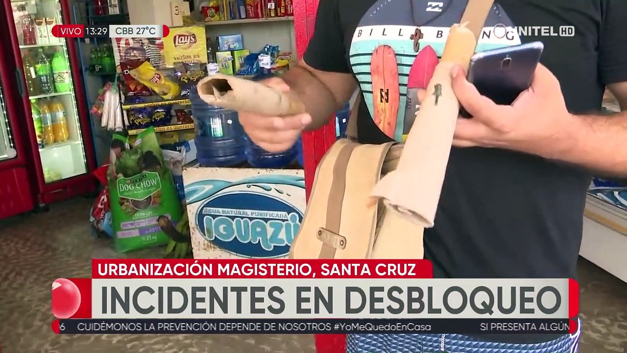 Denuncian que dos camionetas con "vándalos" agreden a personas que bloquean en Santa Cruz