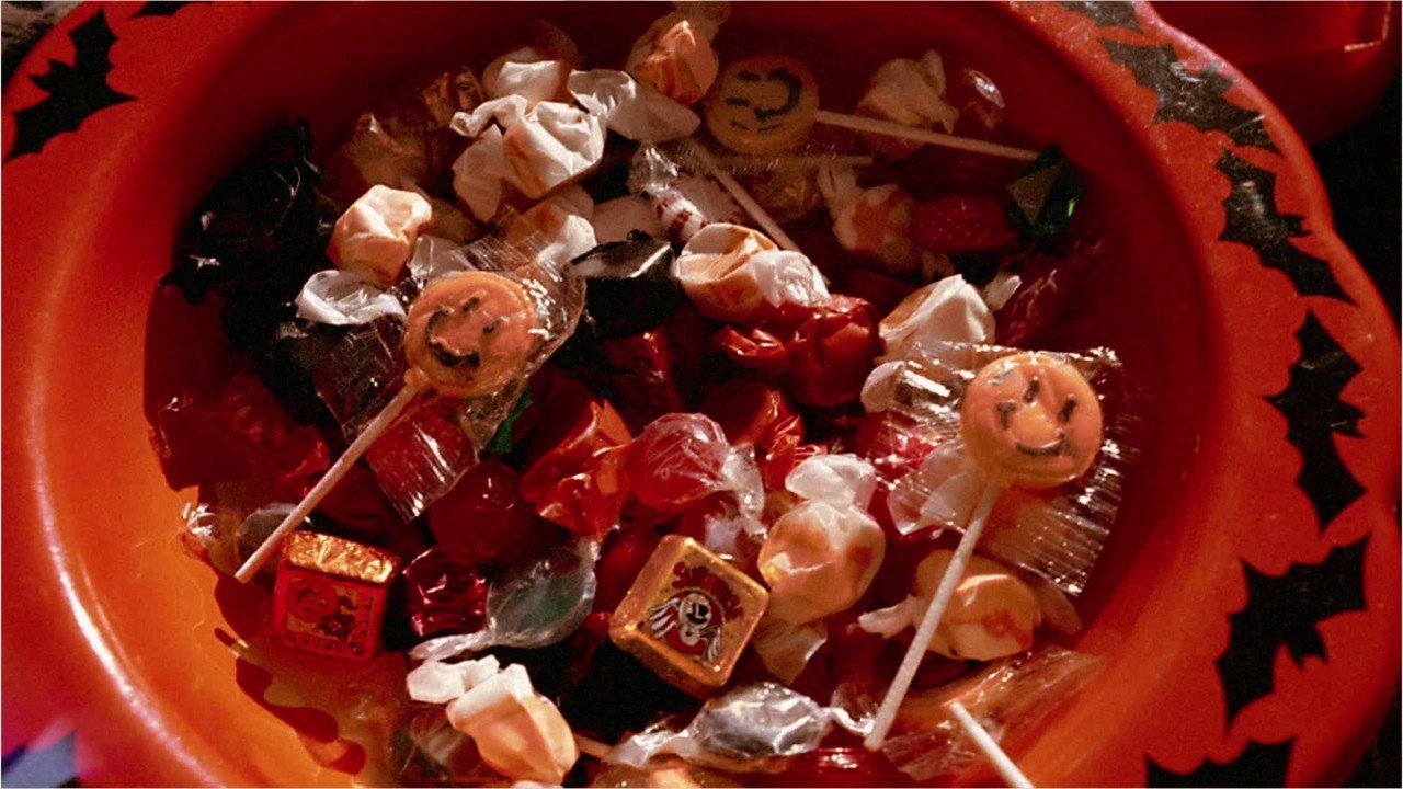 SOUR CANDIES BURN HOLE IN GIRL'S TONGUE video Dailymotion