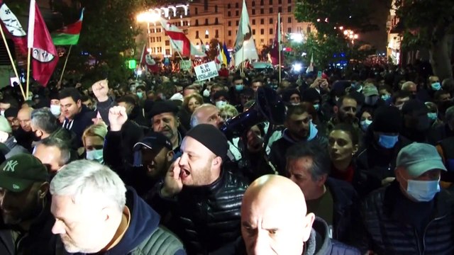 Тбилиси: десятки тысяч людей вышли на акцию в поддержку Саакашвили