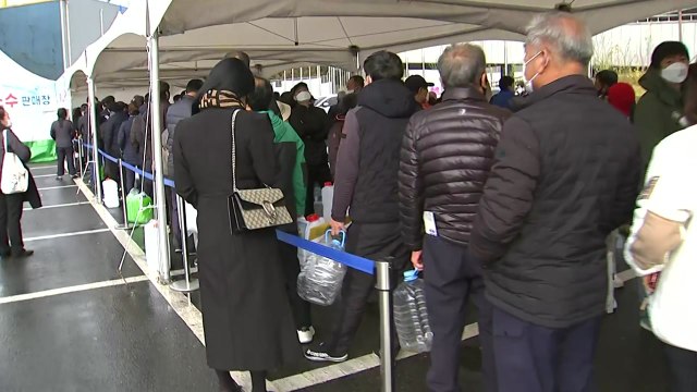 익산시, 지역민에 요소수 직접 판매...긴 대기 행렬 / YTN