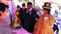 Pese a la pandemia, en Bolivia organizan una boda masiva para reducir el coste de la ceremonia