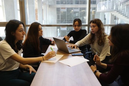 Eczacılık öğrencileri atık ilaç konusunda okullarda farkındalık oluşturacak