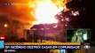 Um incêndio destruiu cincos casas de uma comunidade, na zona norte de São Paulo. Sete pessoas foram socorridas após inalarem fumaça.