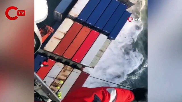 Rusya’da karaya oturan gemi helikopterle kurtarıldı