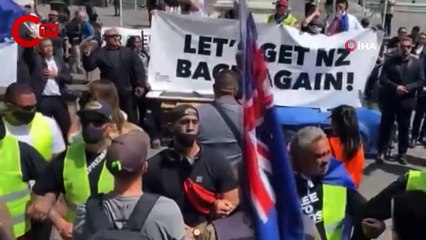 Yeni Zelanda'da Covid-19 tedbirleri halkı sokağa döktü