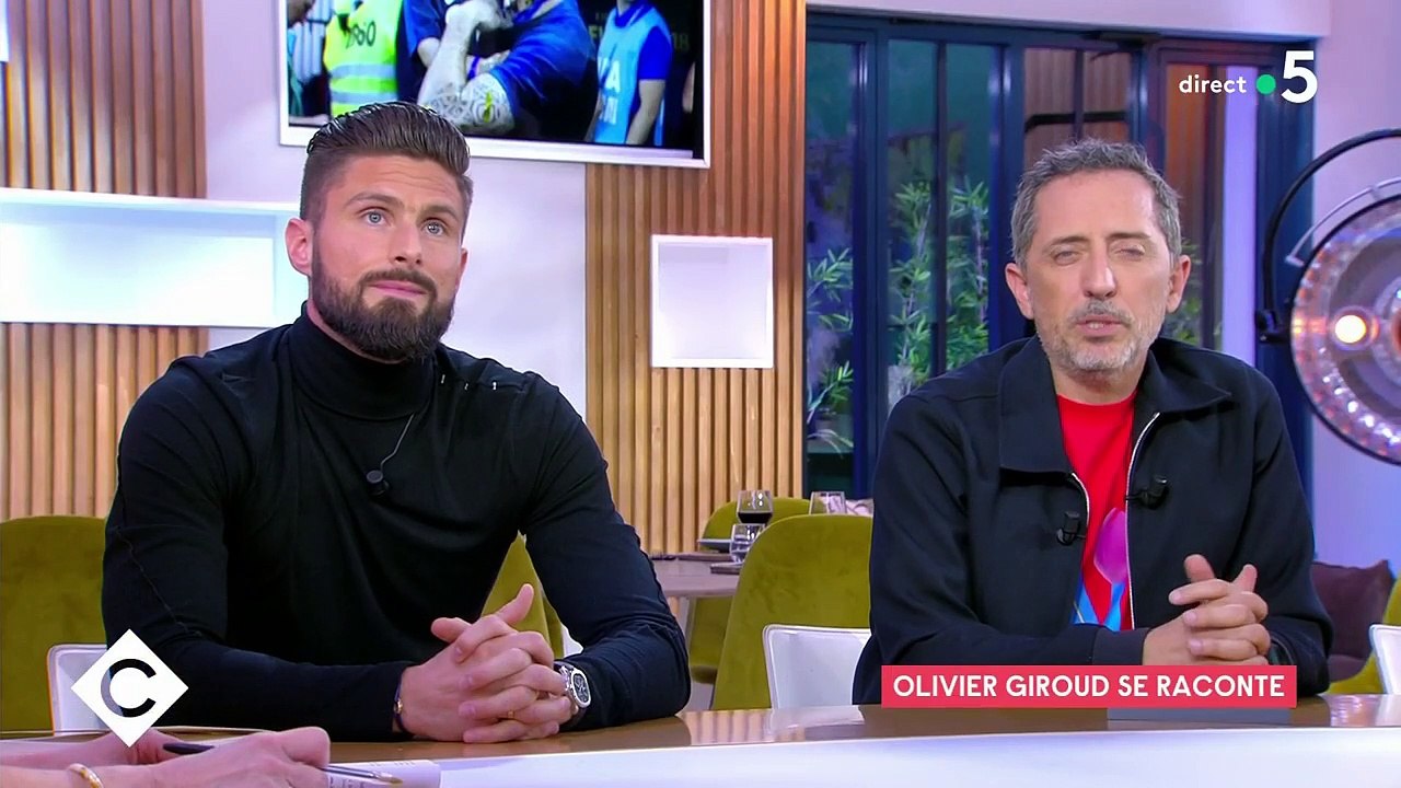 Gad Elmaleh évoque ses deux enfants dans l'émission "C à vous" sur France 5.