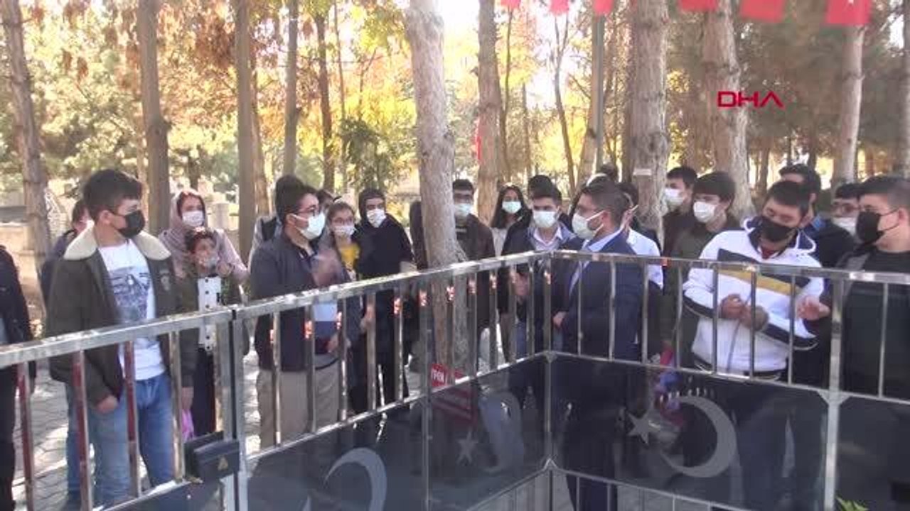 Son dakika! ÖZEL ÇOCUKLAR, ŞEHİT ÖMER HALİSDEMİR'İN KABRİNİ ZİYARET ETTİ