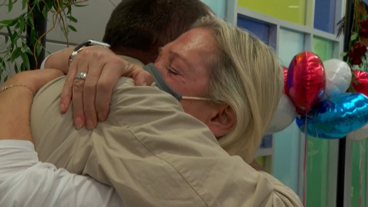 Wiedersehen am Flughafen - USA öffnen Grenzen nach 20 Monaten