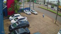 Imagens mostram ação de ladrões durante furto de malote em empresa cascavelense