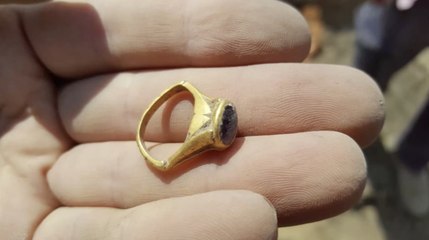 Israël : cette bague en or pourrait avoir servi à prévenir la gueule de bois il y a plus de 1300 ans