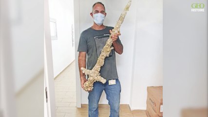 Histoire : en Israël, un plongeur découvre une épée vieille de 900 ans