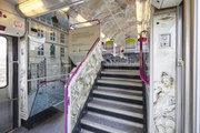 Une rame du RER C permet de voyager au milieu d'oeuvres d'art de musées parisiens