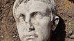 Une tête en marbre de l'empereur Auguste, qui daterait de 2000 ans, a été découverte par hasard en Italie