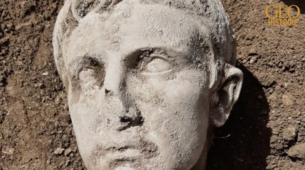 Une tête en marbre de l'empereur Auguste, qui daterait de 2000 ans, a été découverte par hasard en Italie