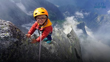 A seulement 3 ans, il devient le plus jeune à atteindre le sommet d’une montagne de 3.300 mètres