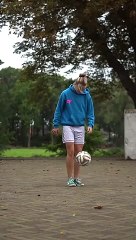 laura-dekker/ FREESTYLE FOOTBALL GIRL