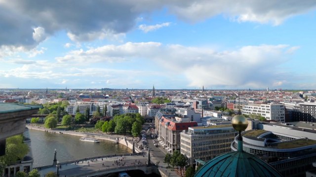 Berlin moves : un réalisateur russe magnifie la capitale allemande 30 ans après la chute du Mur
