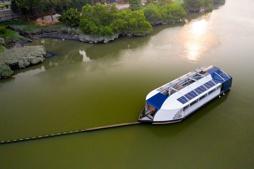 The Interceptor, la péniche qui ramasse les déchets plastiques