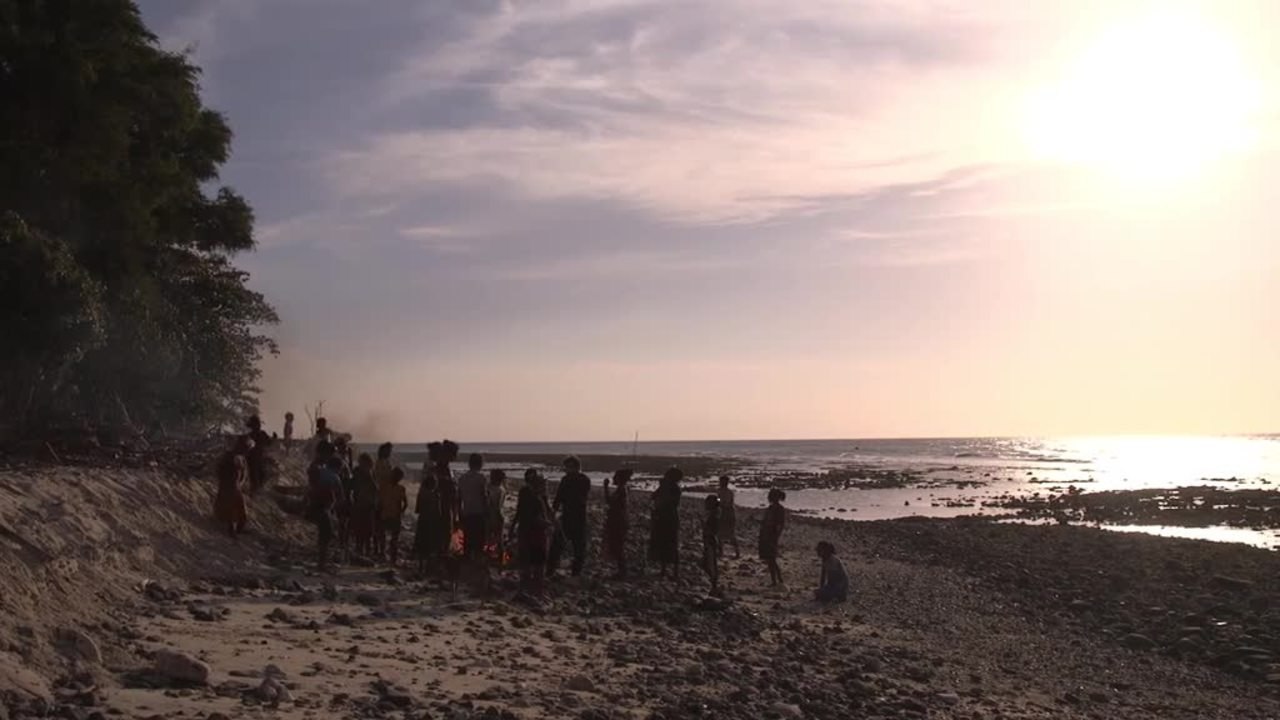 Extrait Peuples des mers : avec les femmes poissons du Timor [GEO]
