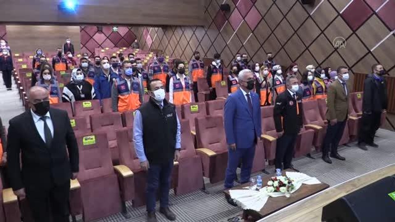 Son dakika haberleri: KASTAMONU - Bozkurt'taki sel felaketinde görev alan AFAD gönüllülerine teşekkür belgesi verildi