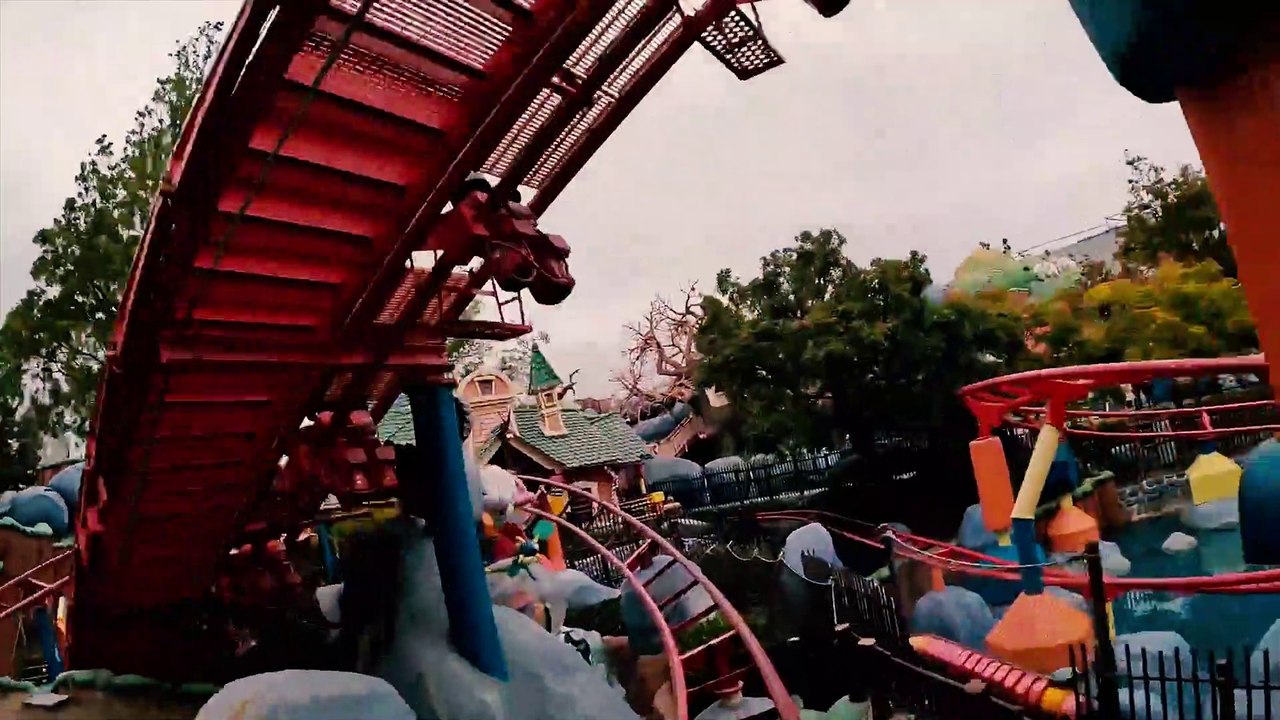 Gadget's Go Coaster Roller Coaster (Disneyland Theme Park - Anaheim, CA) - 4K Roller Coaster POV Video